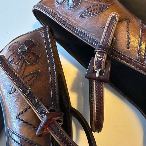 VINTAGE 1999 PRADA LEATHER FLORAL MARY JANE HEELS - Picture 11 of 11